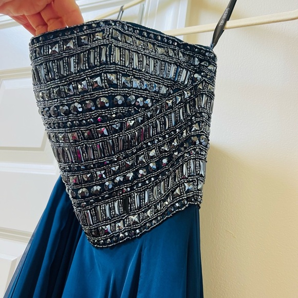 Sherri Hill Elegant Navy beaded Gown size 00 - Picture 3 of 12